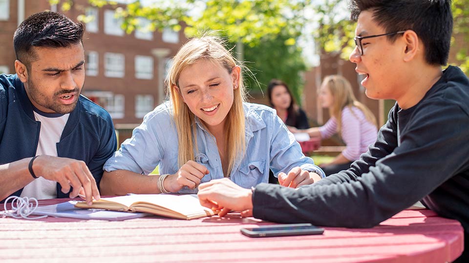 Best Countries to Study Abroad for Pakistani Students